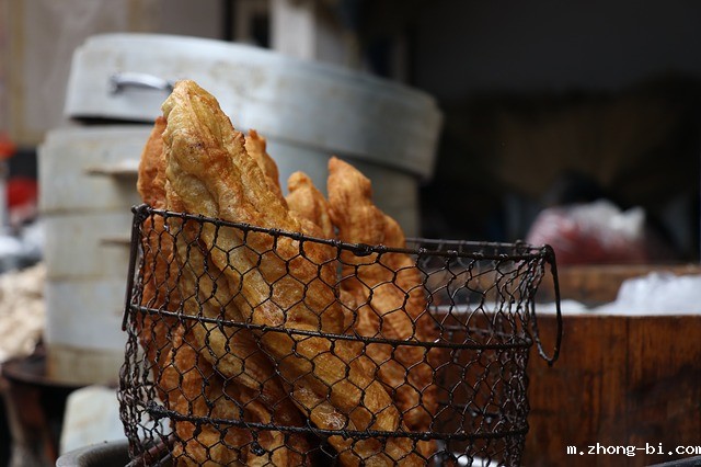 油条铝超标严重？如何筑牢食品安全网？